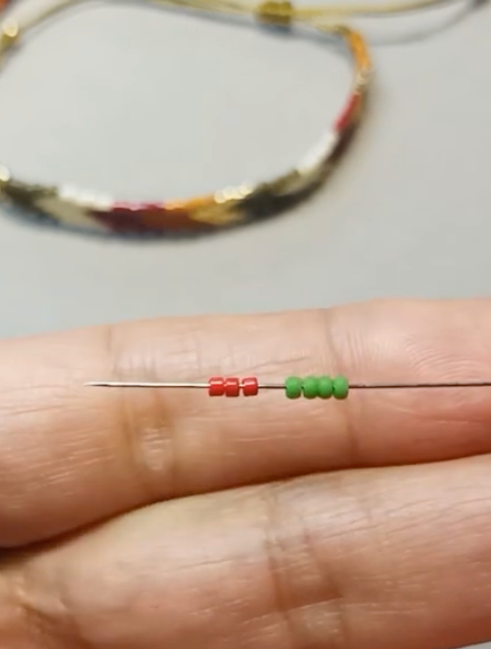 Pulsera Arrow, técnica peyote vertical (No incluye materiales)